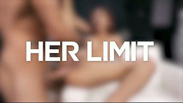 Cewek Asia Langsing Pake Lingerie Pink, Minyakan Badan, Ditusuk Keras Di Lubang Belakang