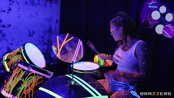 Tonton Trailer Panas Bang The Drummer Dari Brazzers, Ceweknya Ngegas Kenceng Banget