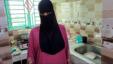 Suami Selingkuh Ngewe Pembantu Hijab Pas Sepi Rumah, Crot Dalem